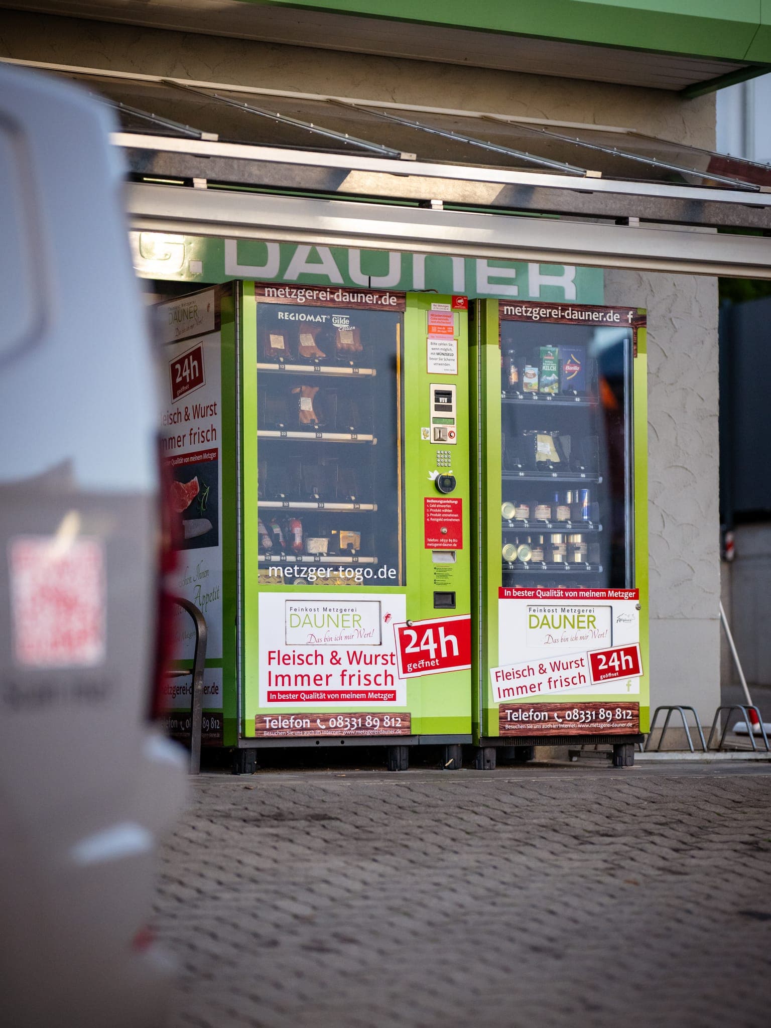 Frische-Box 24/7 vor der Metzgerei Dauner